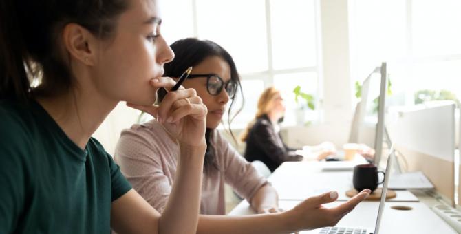 women working together